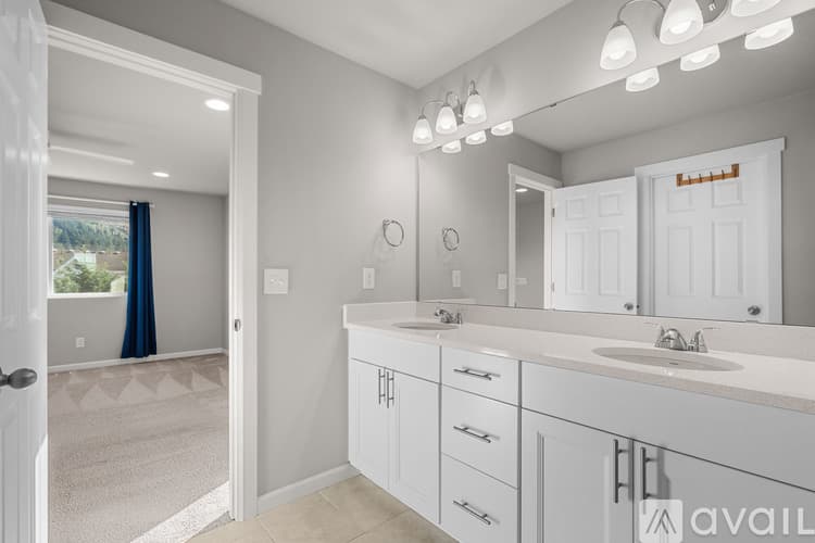 Sumner House: 5595 157th Avenue Court East