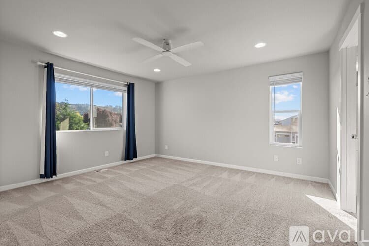 Sumner House: 5595 157th Avenue Court East