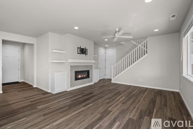Sumner House: 5595 157th Avenue Court East