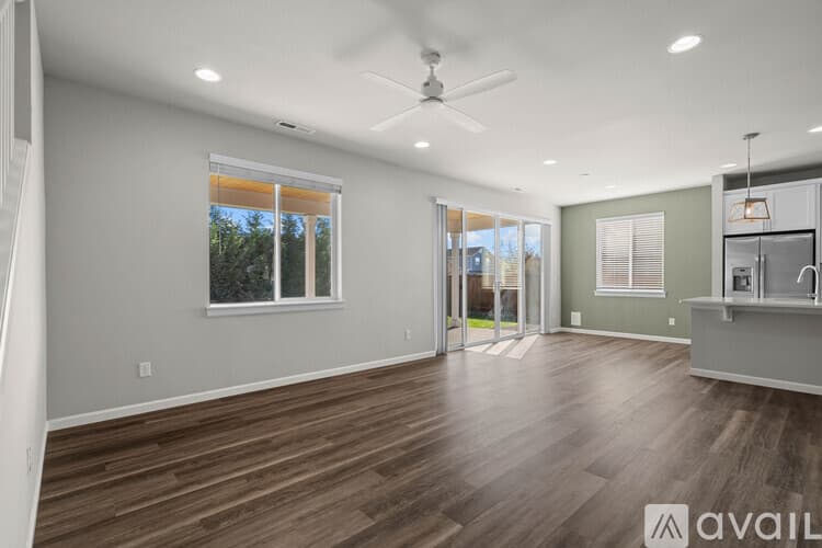 Sumner House: 5595 157th Avenue Court East