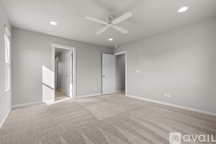 Sumner House: 5595 157th Avenue Court East