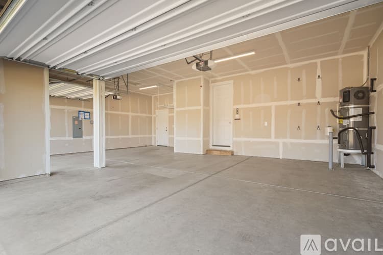 Sumner House: 5595 157th Avenue Court East