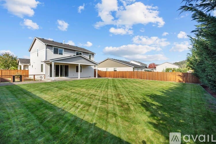 Sumner House: 5595 157th Avenue Court East