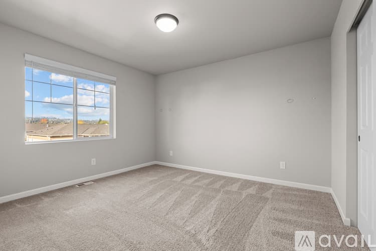Sumner House: 5595 157th Avenue Court East