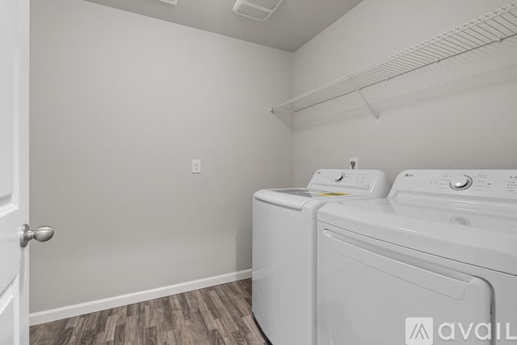 Sumner House: 5595 157th Avenue Court East