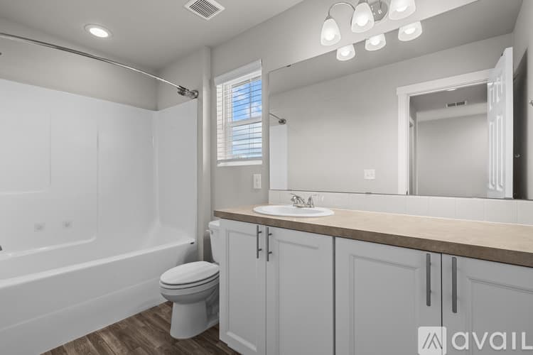 Sumner House: 5595 157th Avenue Court East