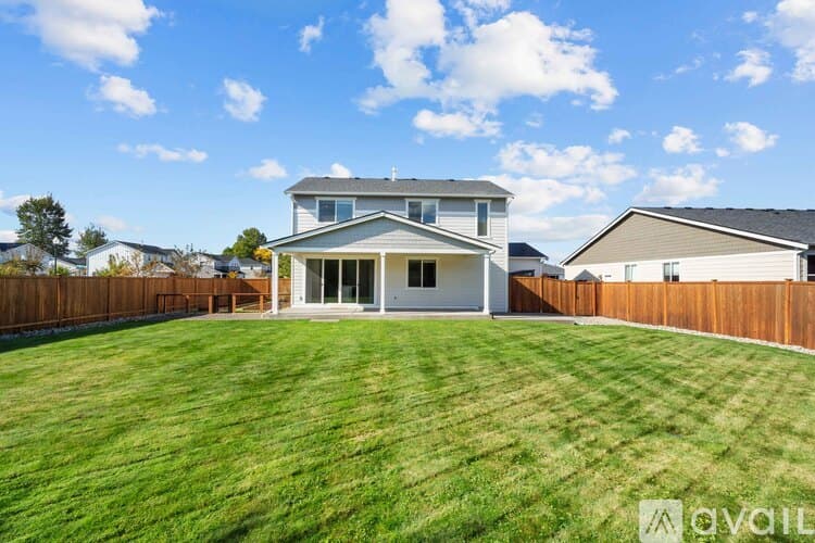 Sumner House: 5595 157th Avenue Court East