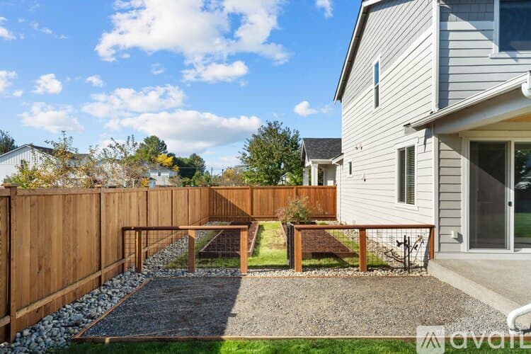 Sumner House: 5595 157th Avenue Court East