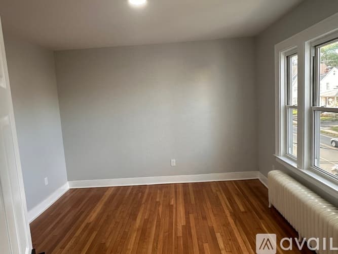 Hartford Apartment: 17 Linnmoore Street