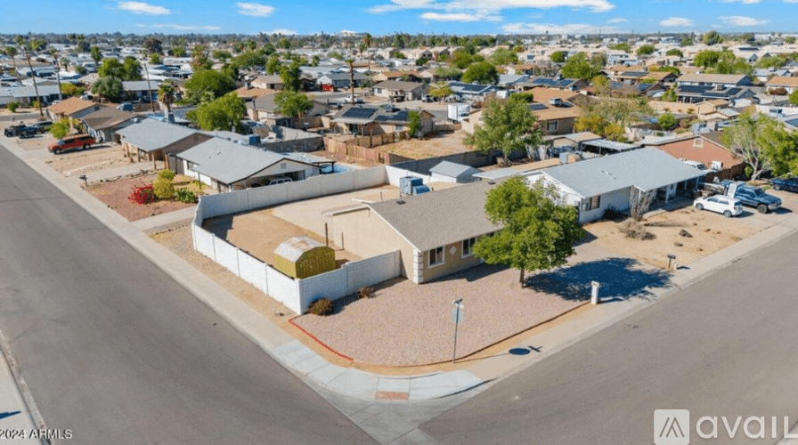 Peoria House: 10824 North 88th Avenue