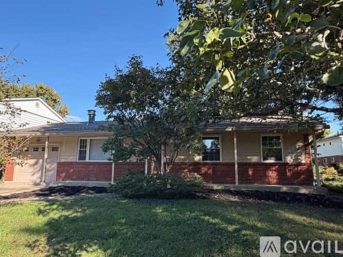Cincinnati House: 1658 Yellowglen Drive