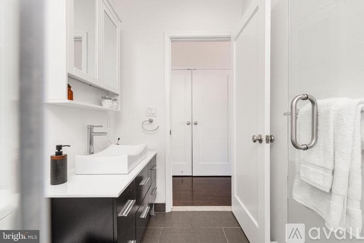 Philadelphia House: 752 S Hicks St