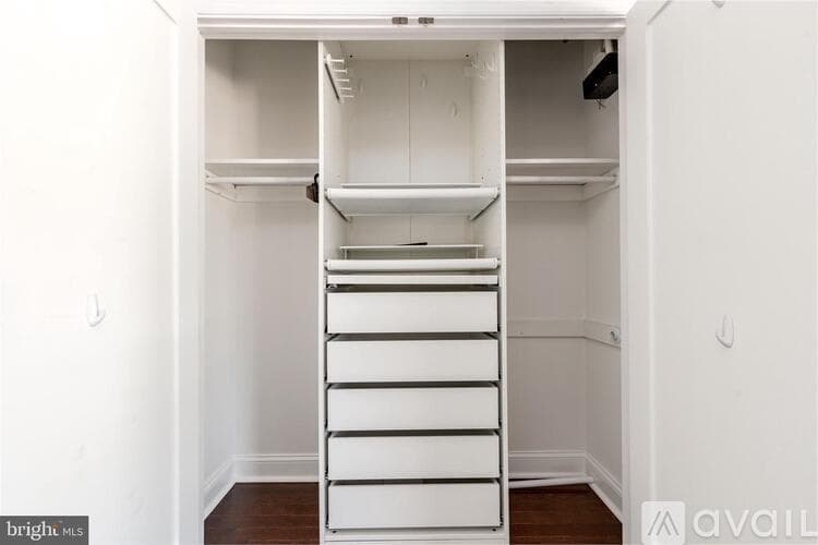 Philadelphia House: 752 S Hicks St
