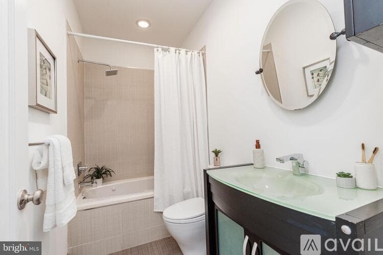 Philadelphia House: 752 S Hicks St