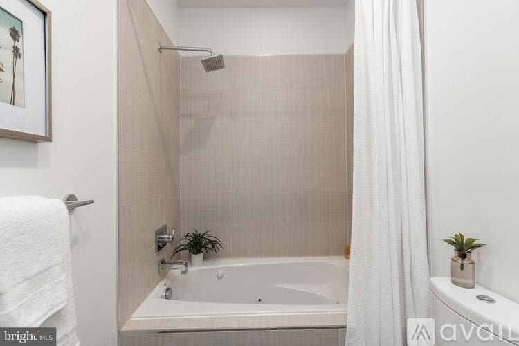 Philadelphia House: 752 S Hicks St