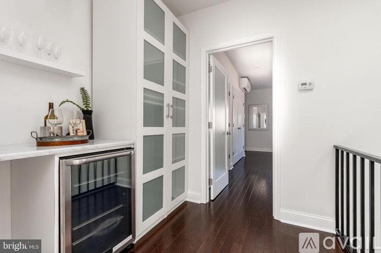 Philadelphia House: 752 S Hicks St