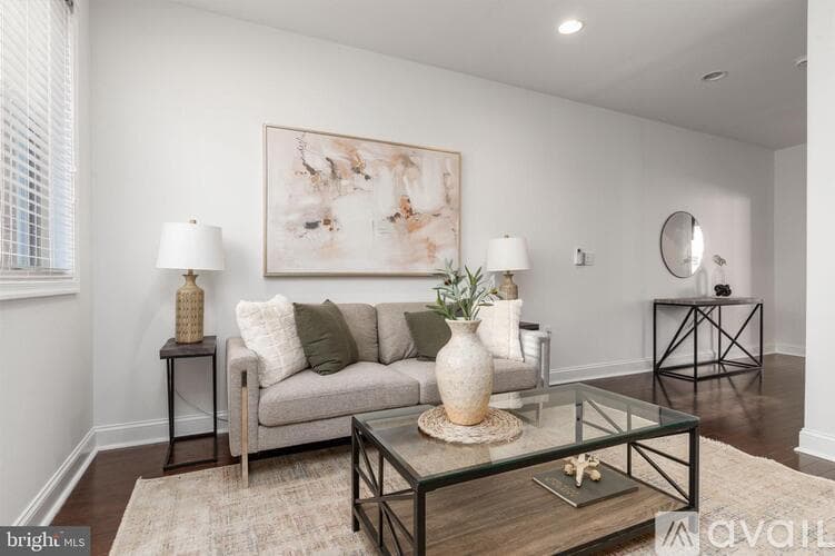 Philadelphia House: 752 S Hicks St