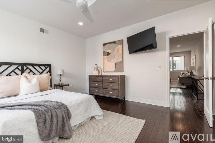 Philadelphia House: 752 S Hicks St