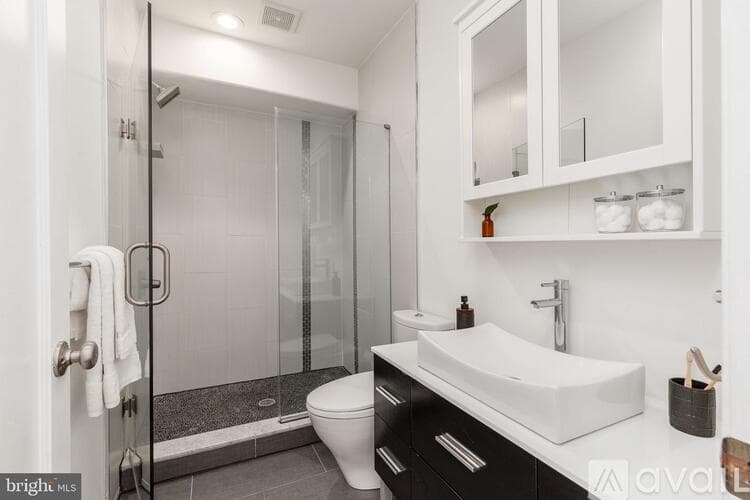 Philadelphia House: 752 S Hicks St