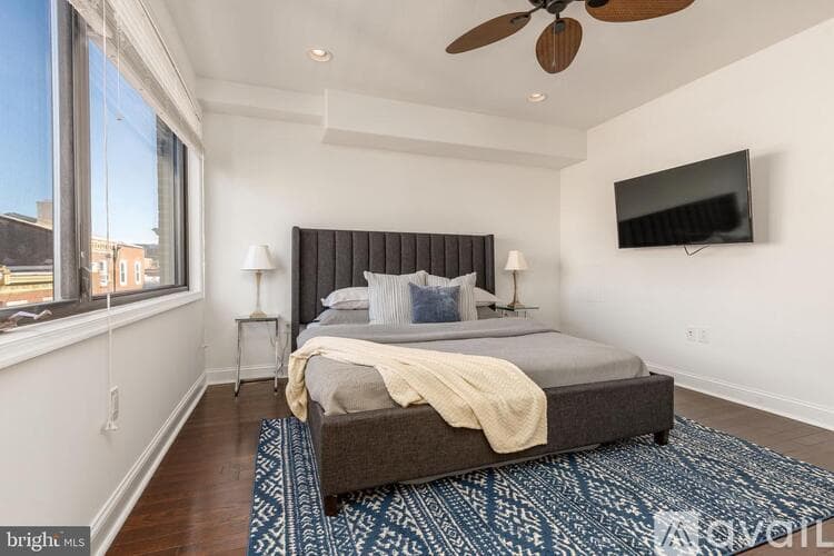 Philadelphia House: 752 S Hicks St