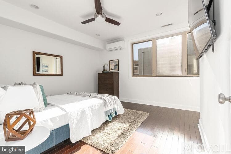 Philadelphia House: 752 S Hicks St