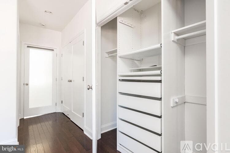 Philadelphia House: 752 S Hicks St