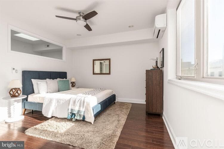 Philadelphia House: 752 S Hicks St
