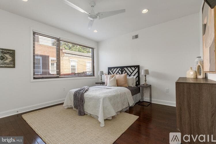 Philadelphia House: 752 S Hicks St