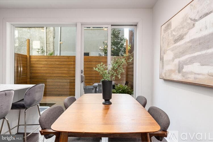 Philadelphia House: 752 S Hicks St