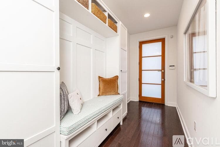 Philadelphia House: 752 S Hicks St