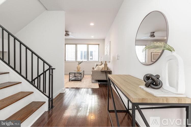 Philadelphia House: 752 S Hicks St