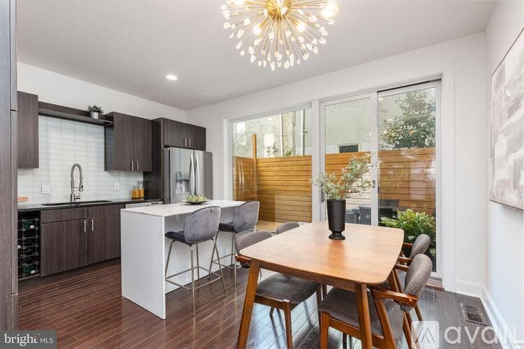 Philadelphia House: 752 S Hicks St