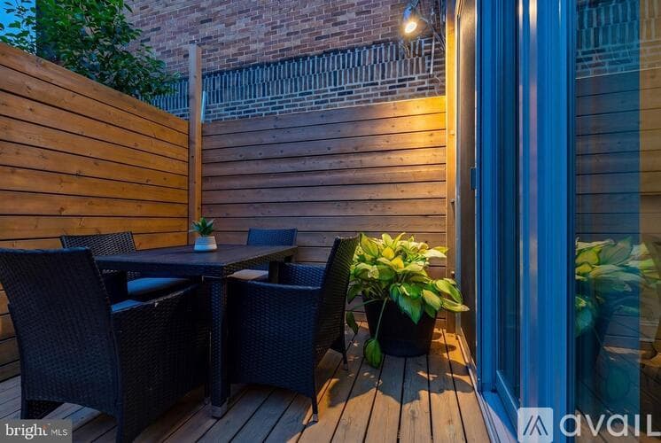 Philadelphia House: 752 S Hicks St