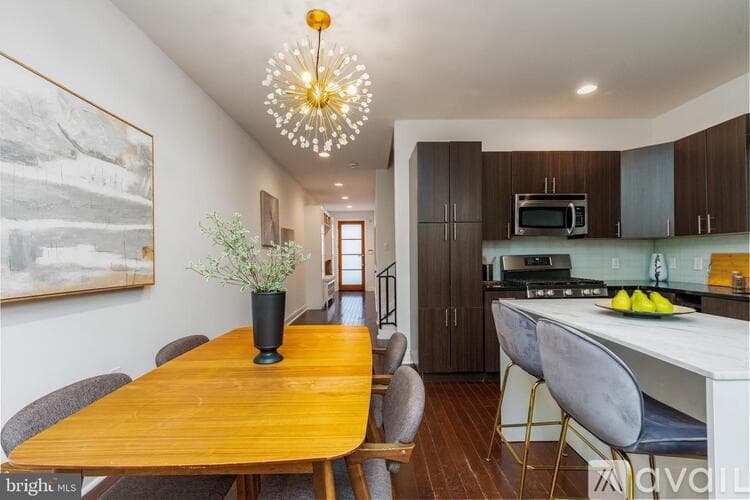 Philadelphia House: 752 S Hicks St