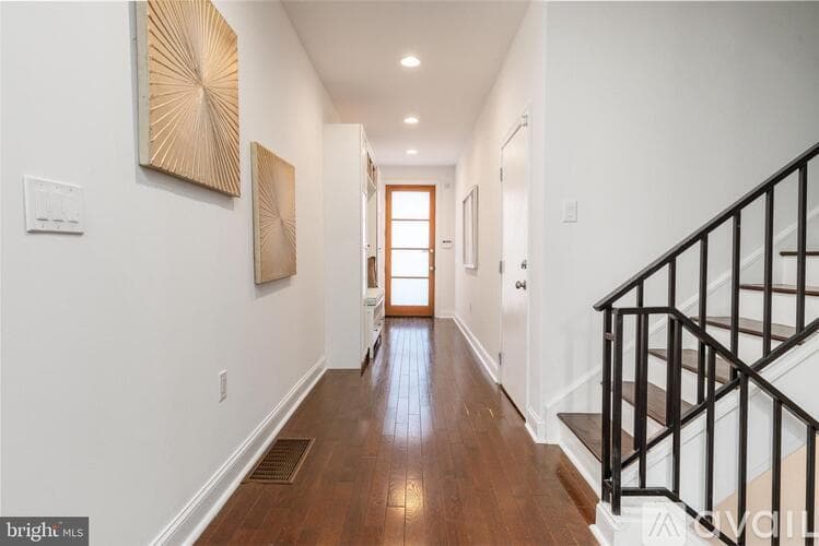 Philadelphia House: 752 S Hicks St