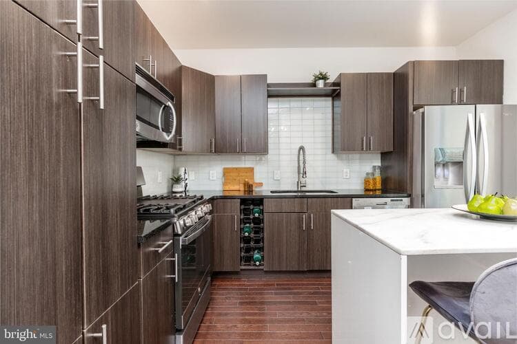 Philadelphia House: 752 S Hicks St