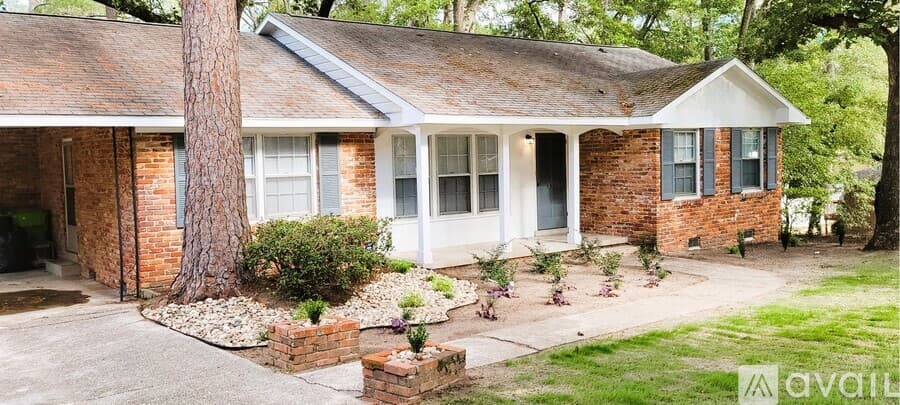 Columbia House: 6546 Haley Dr