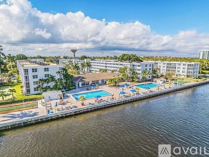 Boynton Beach Condo: 2006 South Federal Highway