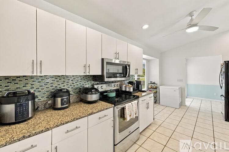 Fort Myers House: 17465 Butler Road