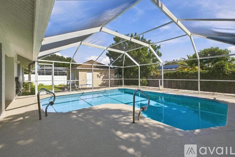 Fort Myers House: 17465 Butler Road