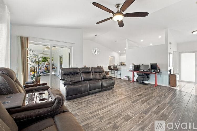 Fort Myers House: 17465 Butler Road