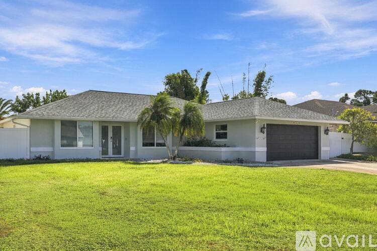 Fort Myers House: 17465 Butler Road