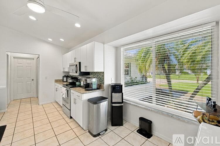 Fort Myers House: 17465 Butler Road