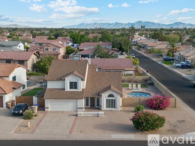 Peoria House: 7233 West Corrine Drive