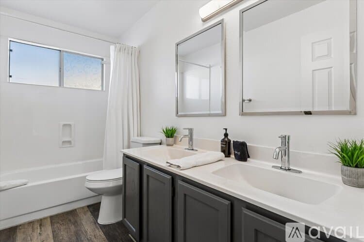 Peoria House: 7233 West Corrine Drive