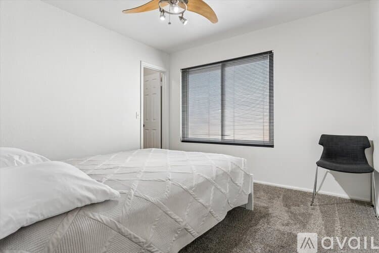 Peoria House: 7233 West Corrine Drive