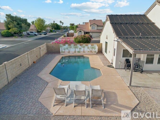Peoria House: 7233 West Corrine Drive