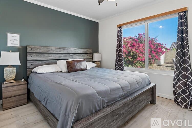 Peoria House: 7233 West Corrine Drive