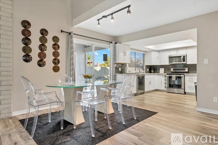 Phoenix House: 3017 West Sahuaro Drive