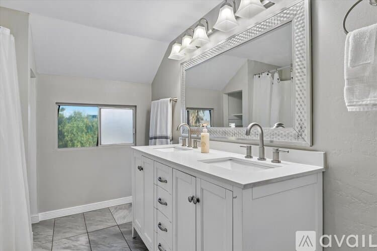 Phoenix House: 3017 West Sahuaro Drive